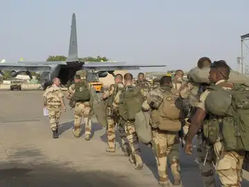 Al Qaeda amenaza con represalias a los ciudadanos galos por la intervención de Francia en Mali Al Qaeda amenaza con represalias a los ciudadanos galos por la intervención de Francia en Mali