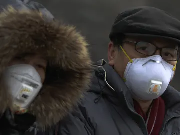 Mascarillas en Pekín frente a la alta contaminación Mascarillas en Pekín frente a la alta contaminación