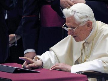 Benedicto XVI publica un tuit en su cuenta