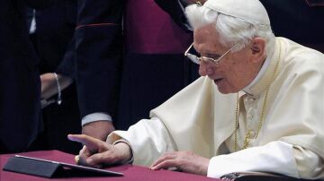 Benedicto XVI publica un tuit en su cuenta