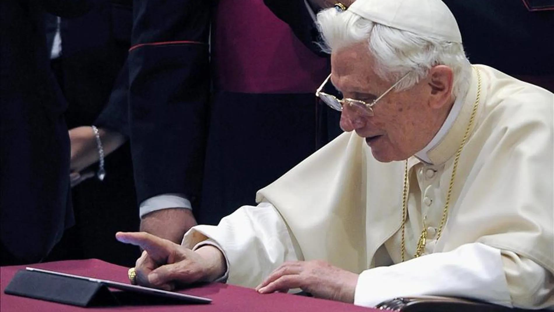 Benedicto XVI publica un tuit en su cuenta Benedicto XVI publica un tuit en su cuenta
