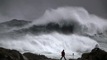 Alerta por fuerte oleaje en Galicia