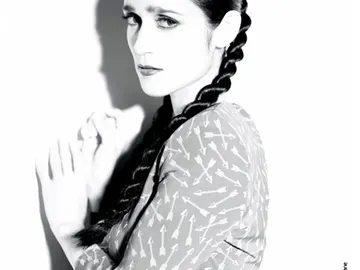 Imagen de estudio de Julieta Venegas. Imagen de estudio de Julieta Venegas.