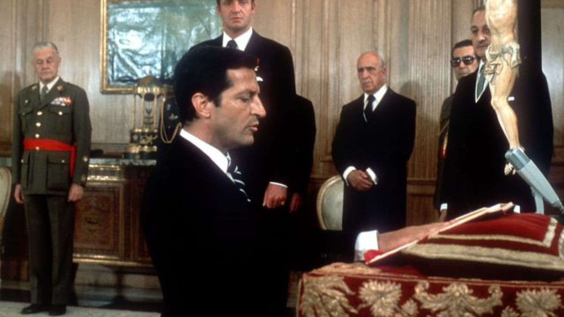 El rey elige a Adolfo Su&aacute;rez presidente del Gobierno espa&ntilde;ol