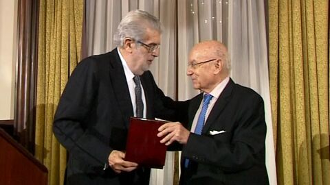 Jos&eacute; Manuel Lara recibe en Sevilla el Premio Manuel Clavero