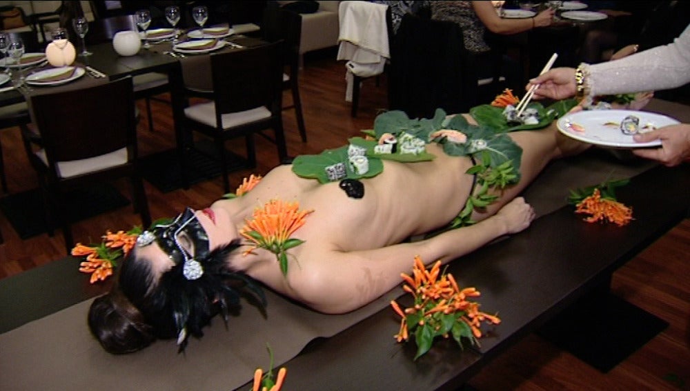 Una modelo de 'body-sushi'