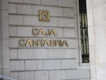 Fachada de una sucursal de Caja Cantabria