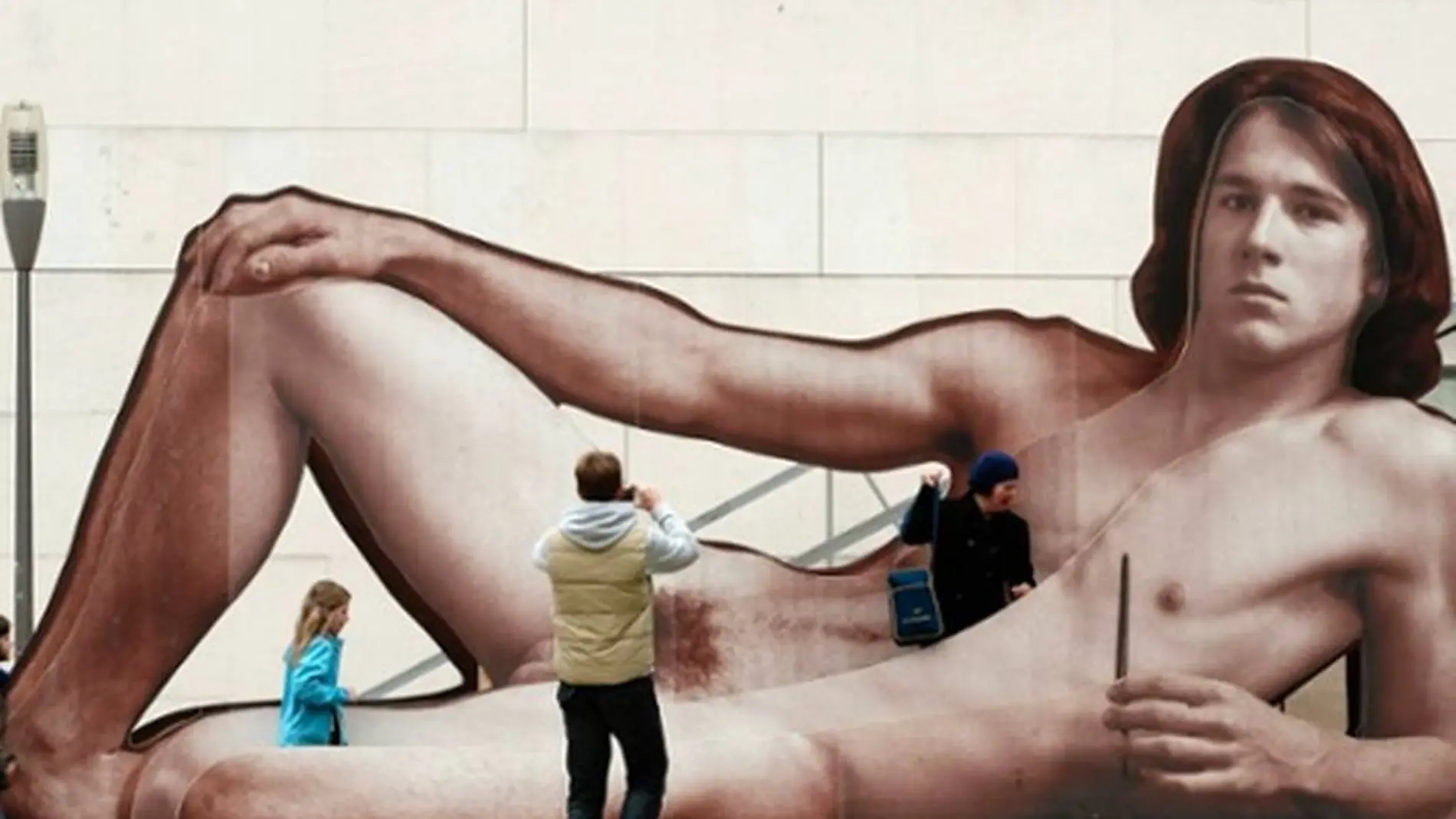Una de las obras que componen la exposición "Hombres desnudos" en Viena Una de las obras que componen la exposición "Hombres desnudos" en Viena