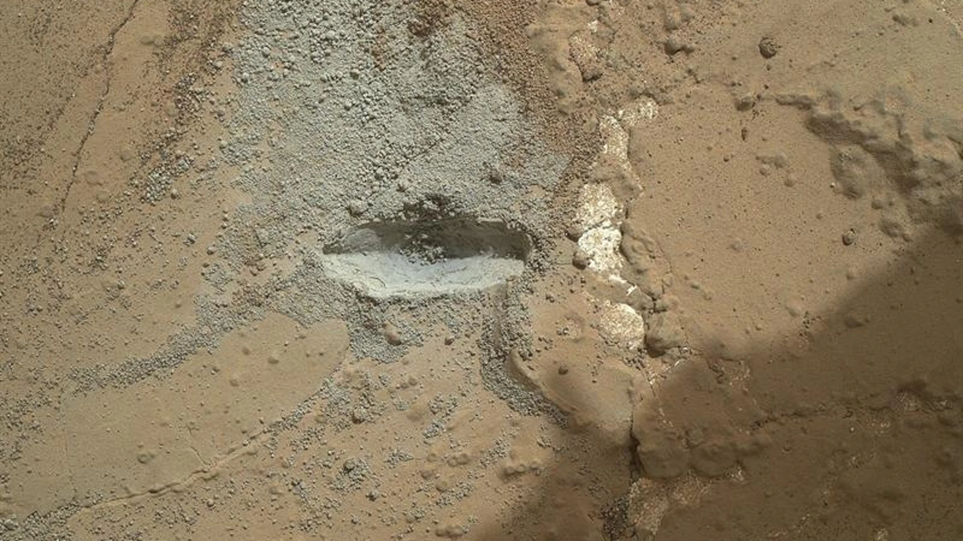 Marca de la perforación realizada por el 'Curiosity' Marca de la perforación realizada por el 'Curiosity'
