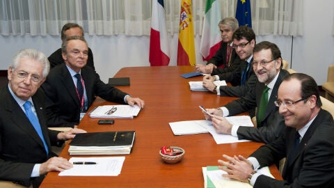 Mariano Rajoy se re&uacute;ne con Mario Monti y Hollande