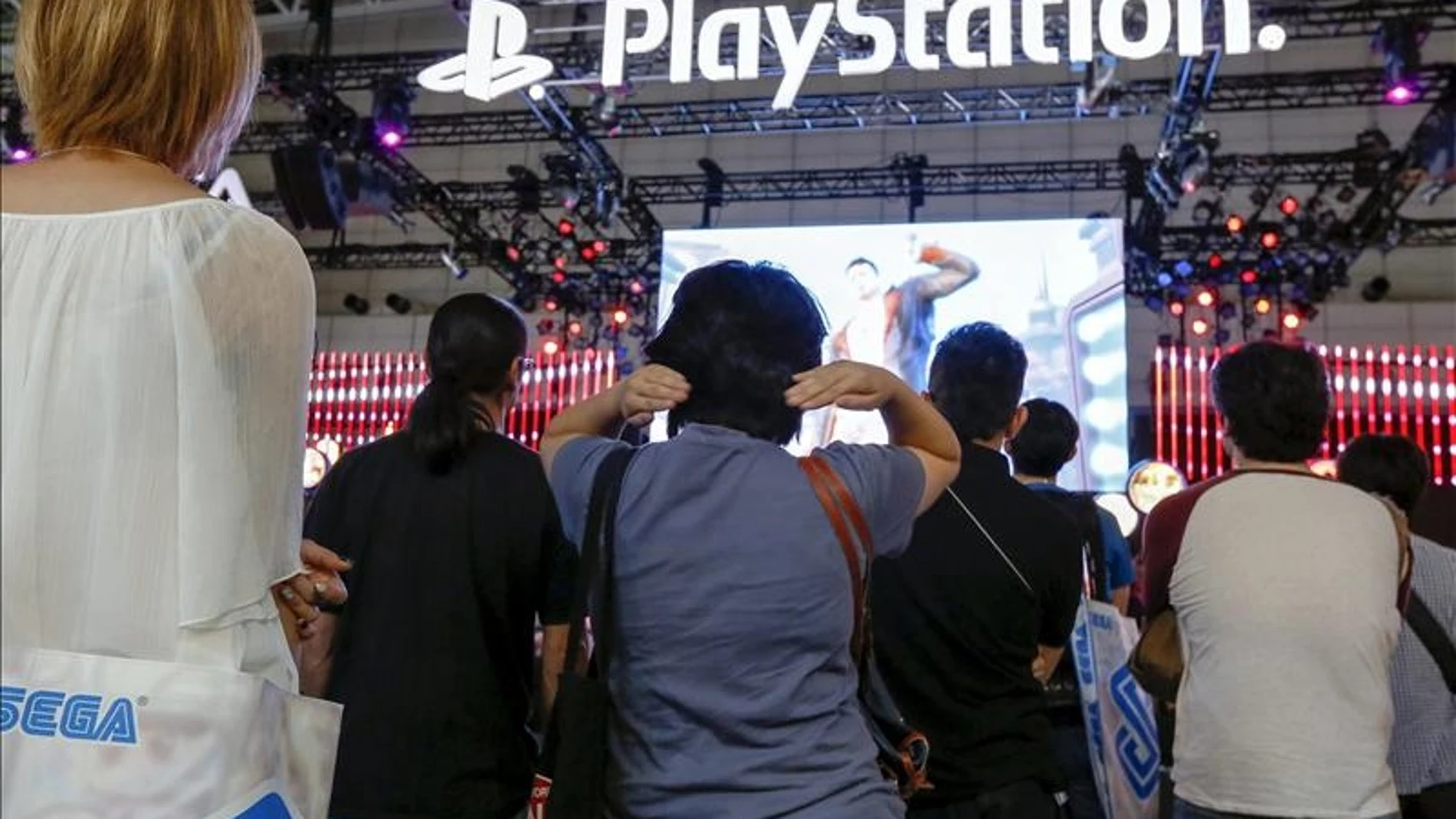 Esperado lanzamiento de la Playstation 4. Esperado lanzamiento de la Playstation 4.