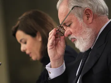 Soraya Sáenz de Santamaría junto a Arias Cañete Soraya Sáenz de Santamaría junto a Arias Cañete
