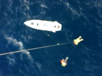 Peligroso rescate a 500 km del Hierro