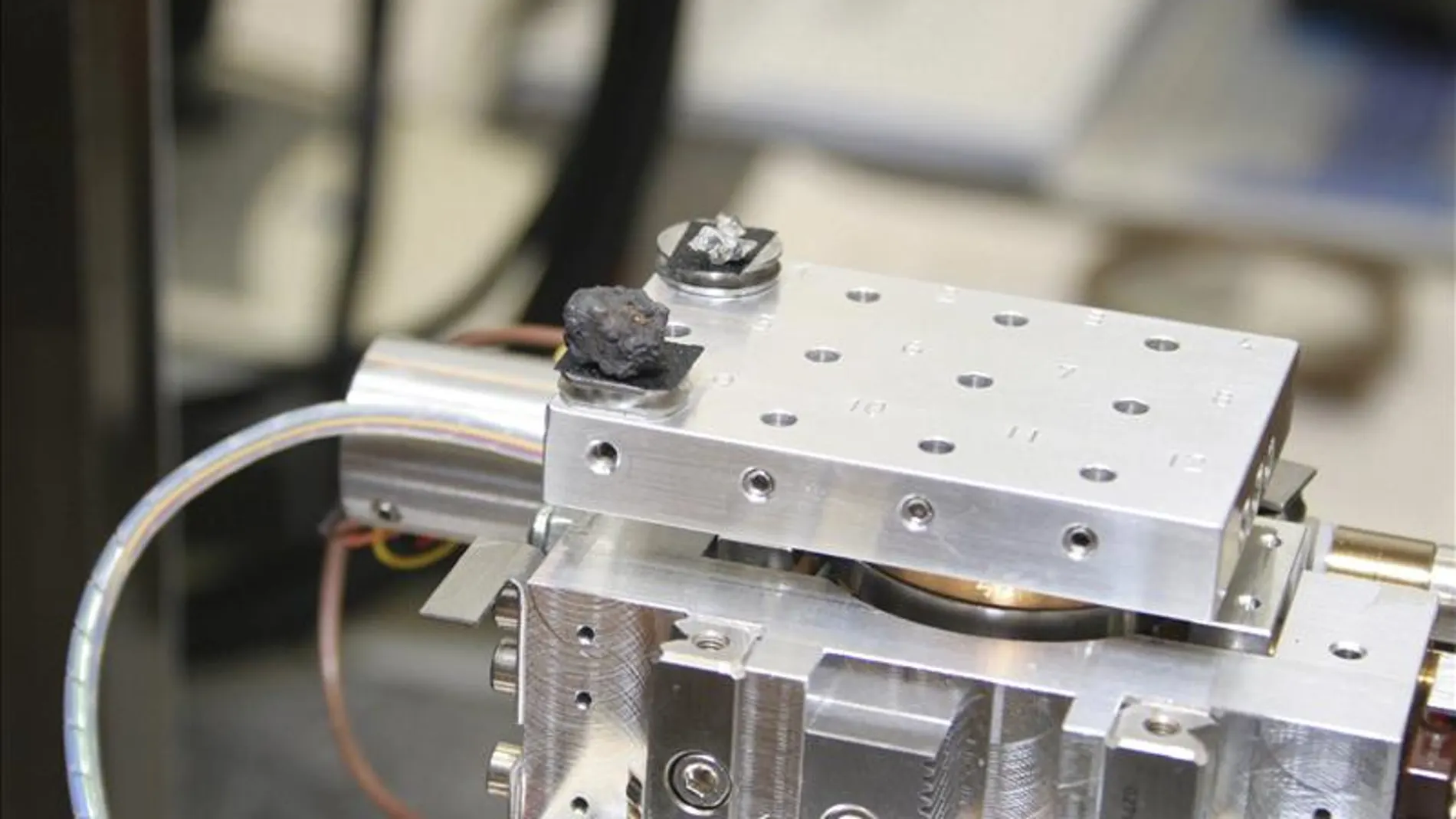 Un fragmento del meteorito caído en Rusia Un fragmento del meteorito caído en Rusia