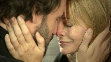 Raúl y Sara se dejan llevar por sus sentimientos