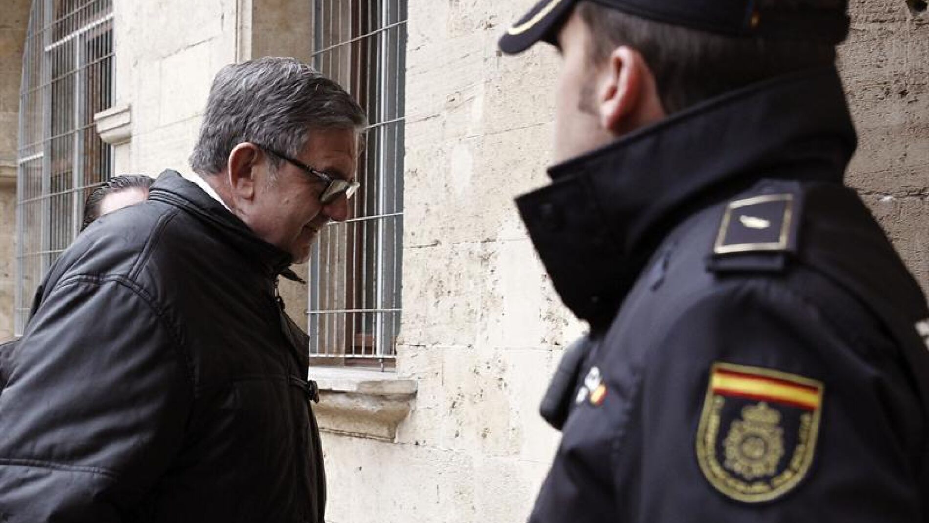 Garc&iacute;a Revenga sale del juzgado tras dos horas y media de declaraci&oacute;n
