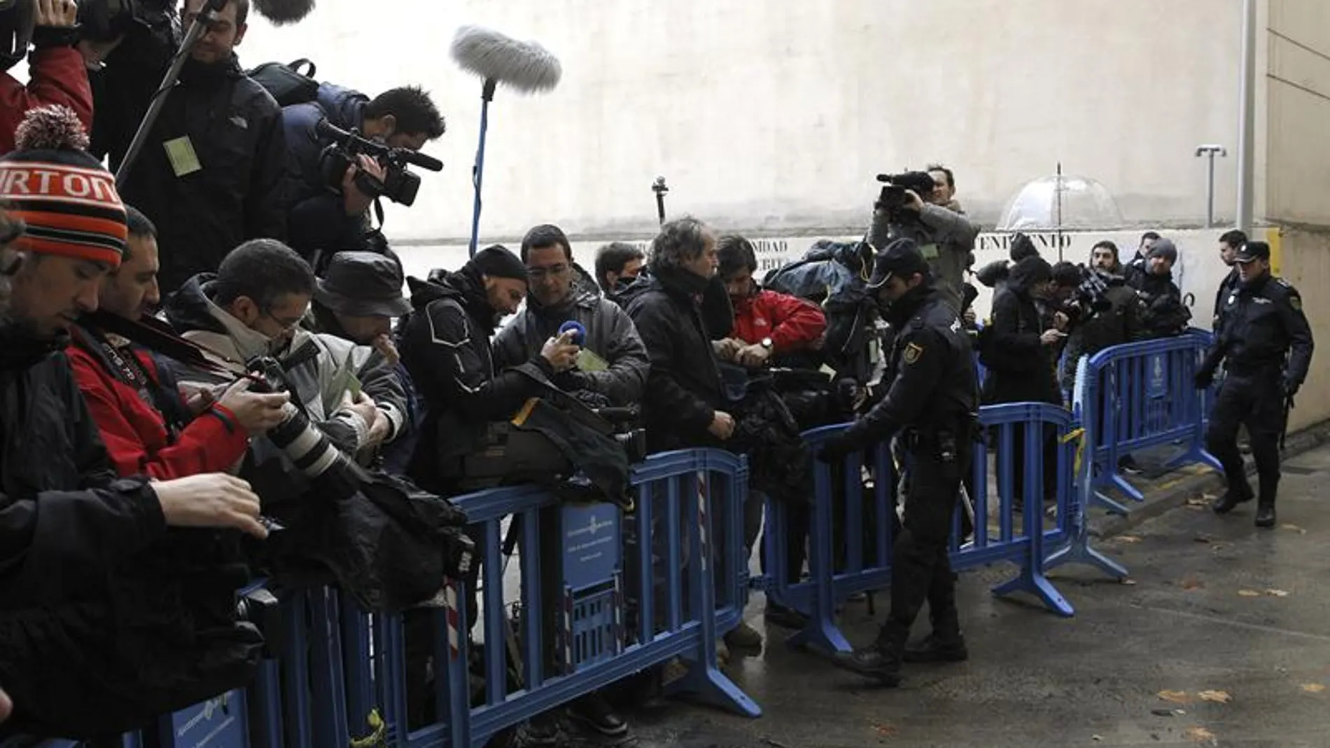 Los medios de comunicación frente al juzgado de Palma Los medios de comunicación frente al juzgado de Palma