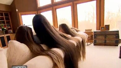  Conoce a la familia 'Rapunzel', una madre y sus tres hijas que presumen de unas melenas record