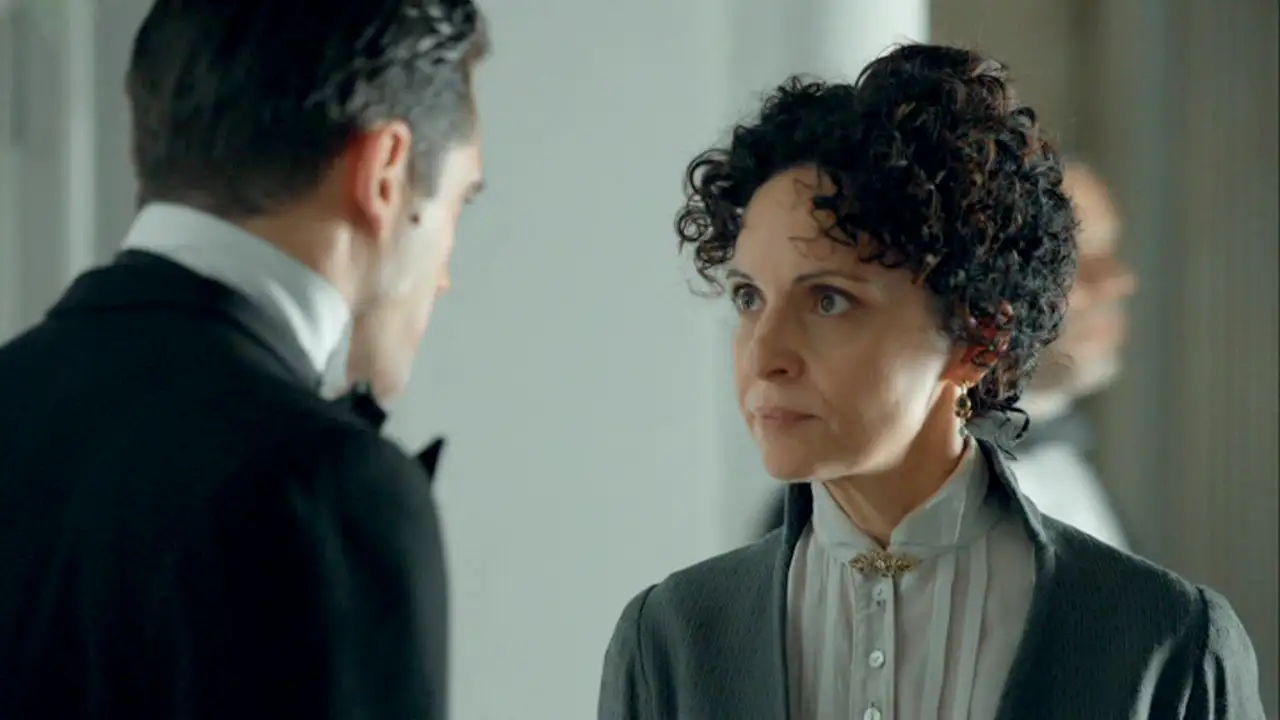 Doña Teresa expulsa a Andrés de Gran Hotel