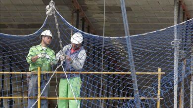 El coste por hora trabajada registra su mayor caída durante la crisis