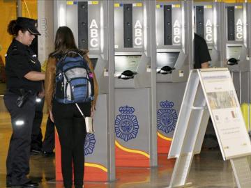 Control de pasaportes en Barajas