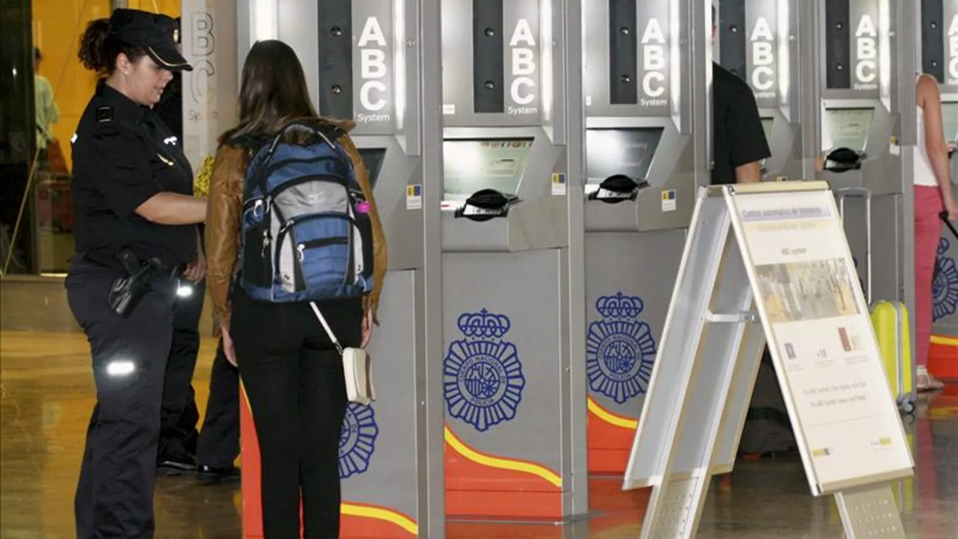 Control de pasaportes en Barajas Control de pasaportes en Barajas