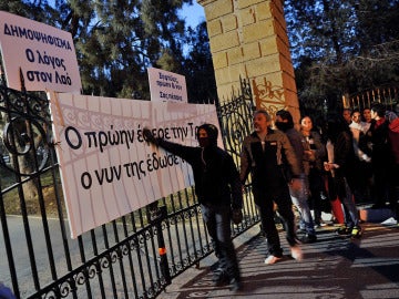 Protestas en Chipre por las condiciones del rescate
