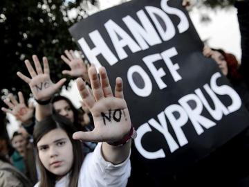 Chipre sale a la calle para protestar