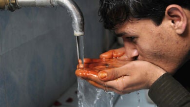 Un total de 663 millones de personas no tienen acceso al agua potable y 2.400 millones no tienen retrete