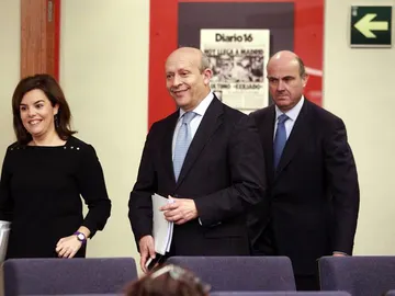 Sáenz de Santamaría, Wert y De Guindos, tras el consejo de ministros Sáenz de Santamaría, Wert y De Guindos, tras el consejo de ministros
