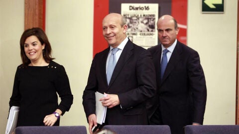 S&aacute;enz de Santamar&iacute;a, Wert y De Guindos, tras el consejo de ministros