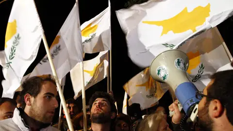 Manifestación frente al Parlamento de Chipre Manifestación frente al Parlamento de Chipre