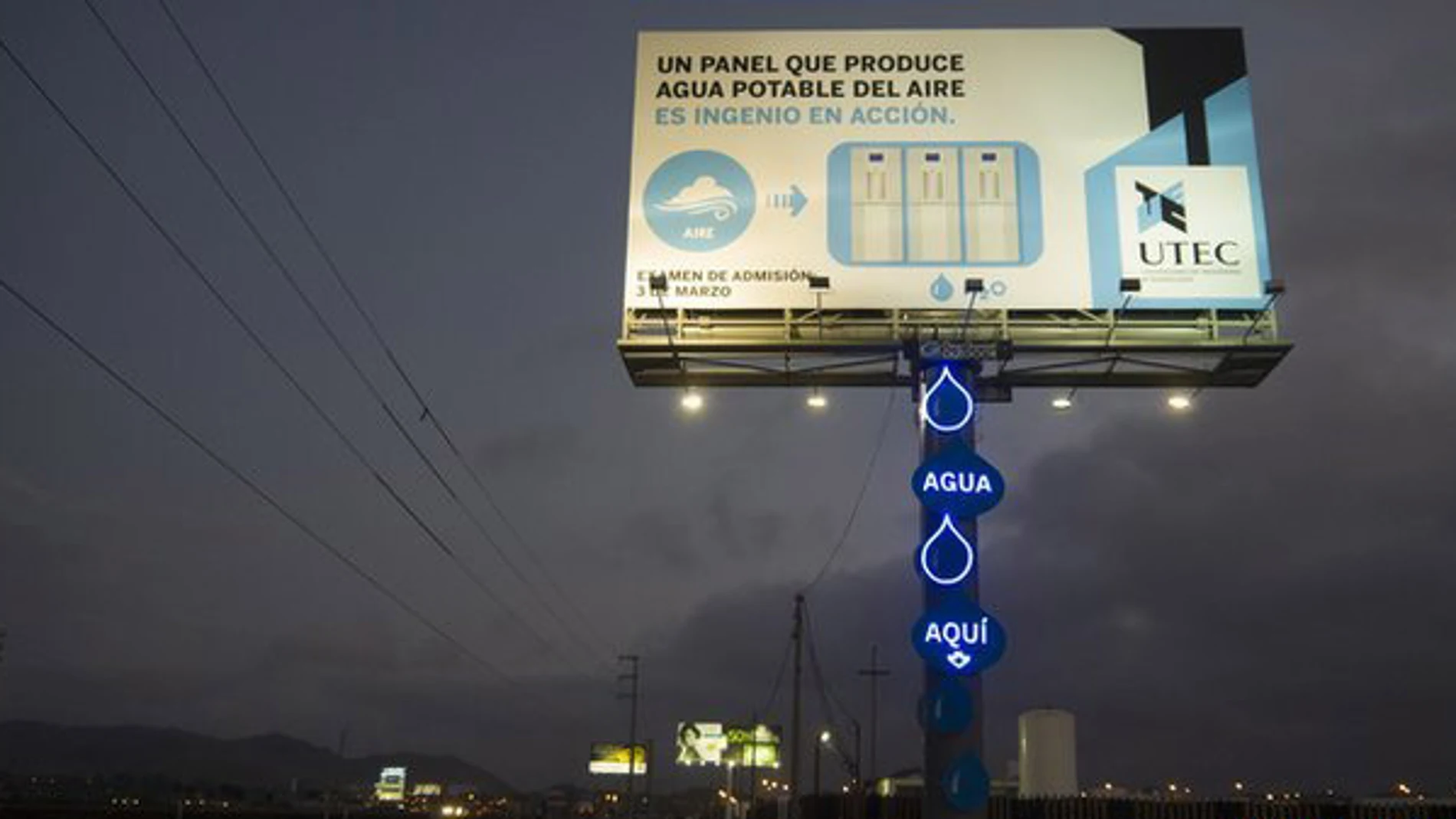Un panel de publicidad transforma la humedad del aire en agua potable Un panel de publicidad transforma la humedad del aire en agua potable