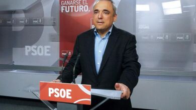 Simancas defiende ante los militantes 