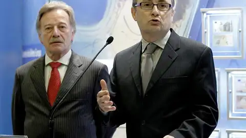 El subgobernador del Banco de España, Fernando Restoy, en presencia del miembro del comité ejecutivo del Banco Central Europeo, Yves Mersch El subgobernador del Banco de España, Fernando Restoy, en presencia del miembro del comité ejecutivo del Banco Central Europeo, Yves Mersch