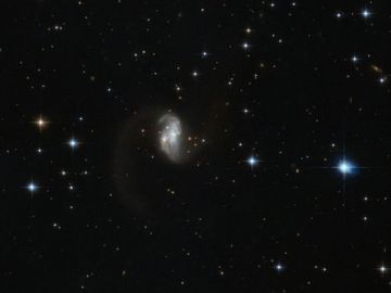 Hubble descubre una galaxia en forma de gusano