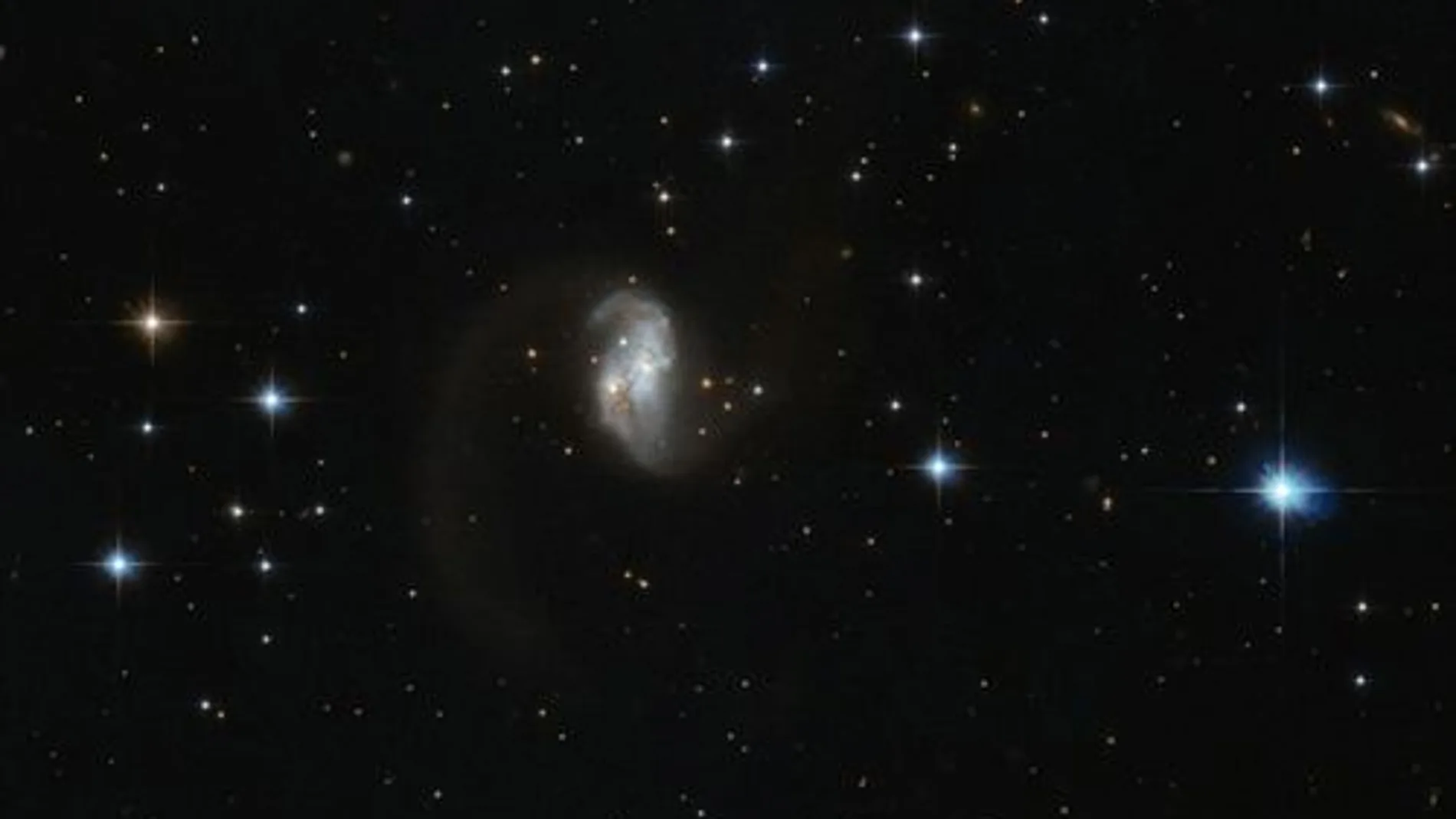 Hubble descubre una galaxia en forma de gusano Hubble descubre una galaxia en forma de gusano