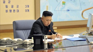 El líder norcoreano, Kim Jong-un, durante una reunión