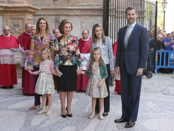 La Casa Real en la misa de Pascua