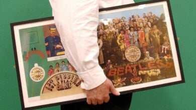 Una copia del 'Sgt Pepper's' de los Beatles, vendida por 290.500 dólares