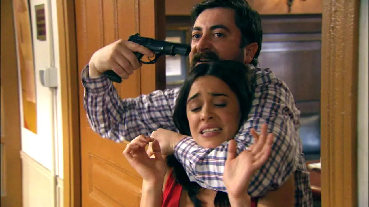 El alcalde secuestra a Vera y Olivia