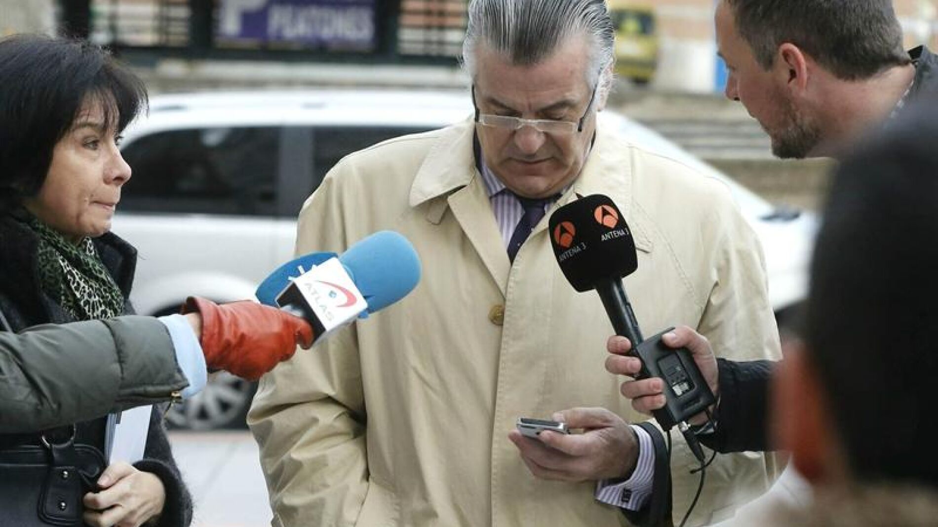 Luis B&aacute;rcenas sale del juzgado