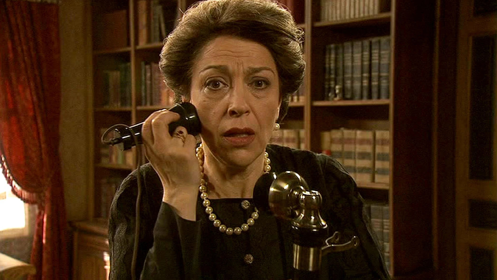 Francisca recibe una extraña llamada telefónica