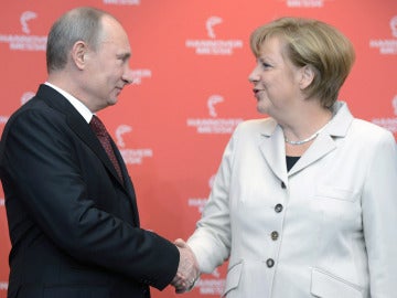 La canciller alemana, Angela Merkel, y el presidente ruso, Vladimir Putin