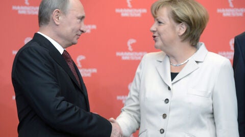 La canciller alemana, Angela Merkel, y el presidente ruso, Vladimir Putin