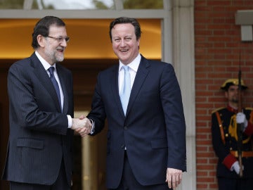 Rajoy recibe en la Moncloa a David Cameron