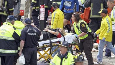 Al menos tres muertos y más de cien heridos por dos explosiones durante el Maratón de Boston