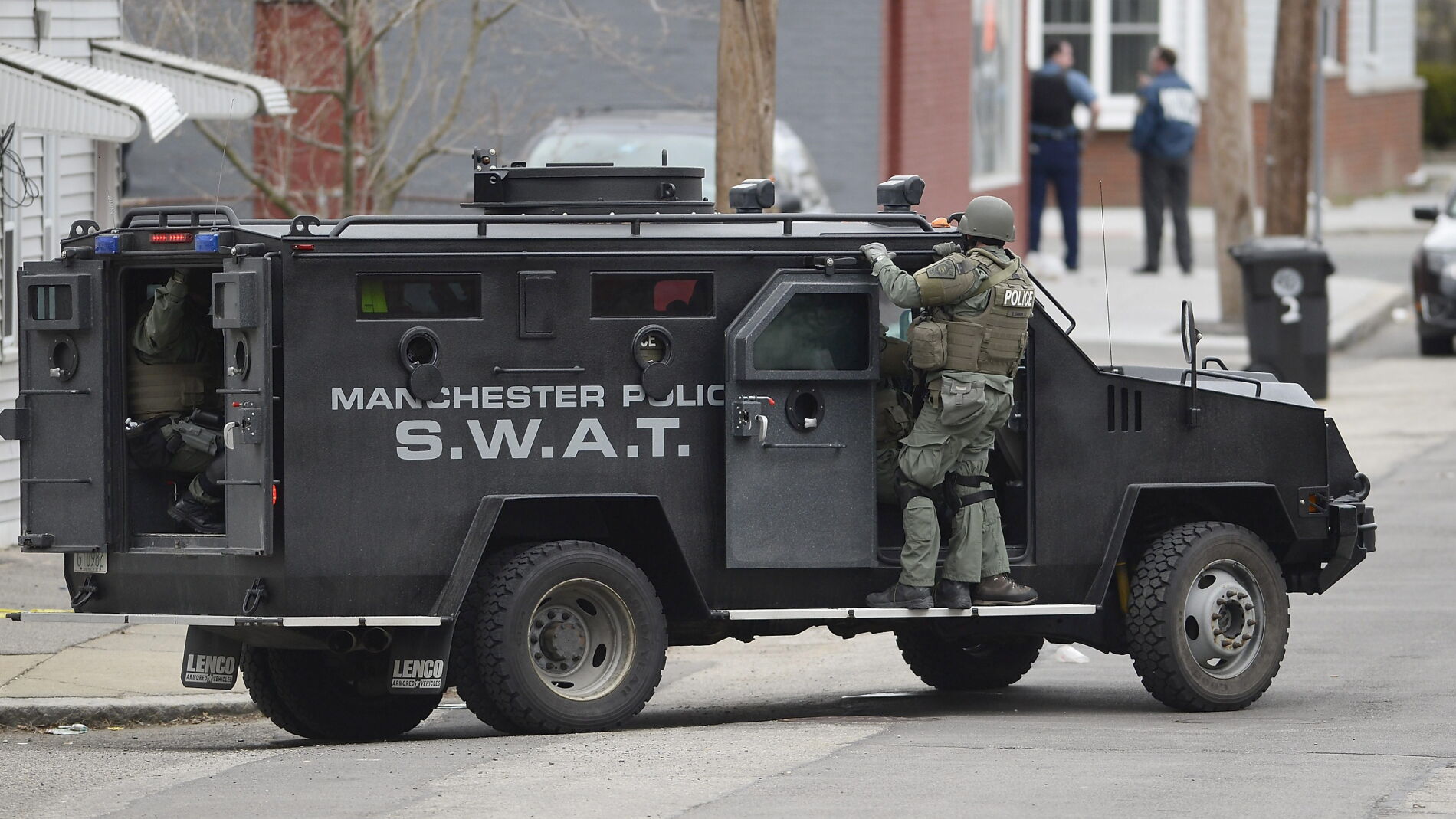 Un veh&iacute;culo de los Swat