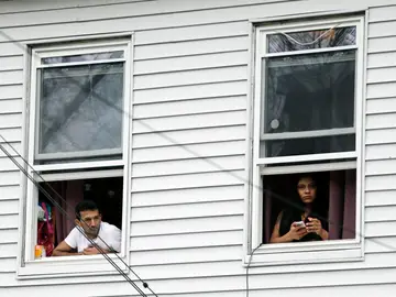 Tensa espera para los vecinos de Boston Tensa espera para los vecinos de Boston