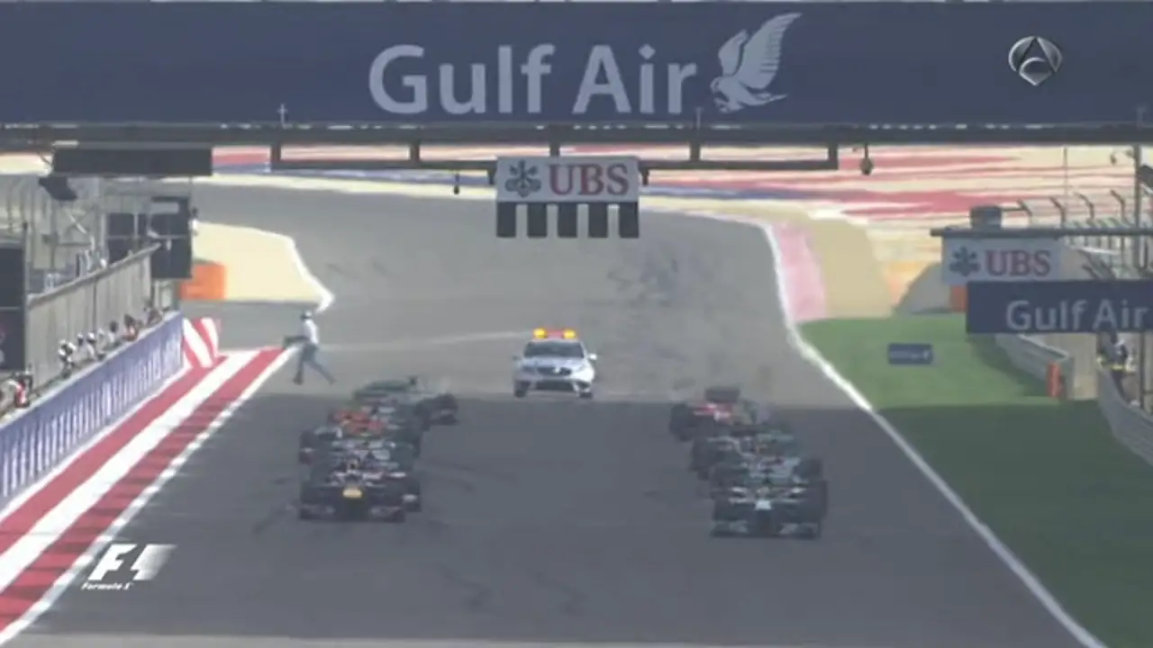 El duelo entre Vettel y Alonso en la salida de Baréin
